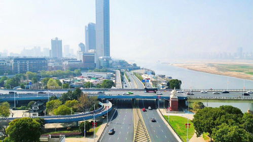 南昌東湖區的時代脈動 上午九點五十分的震撼現場