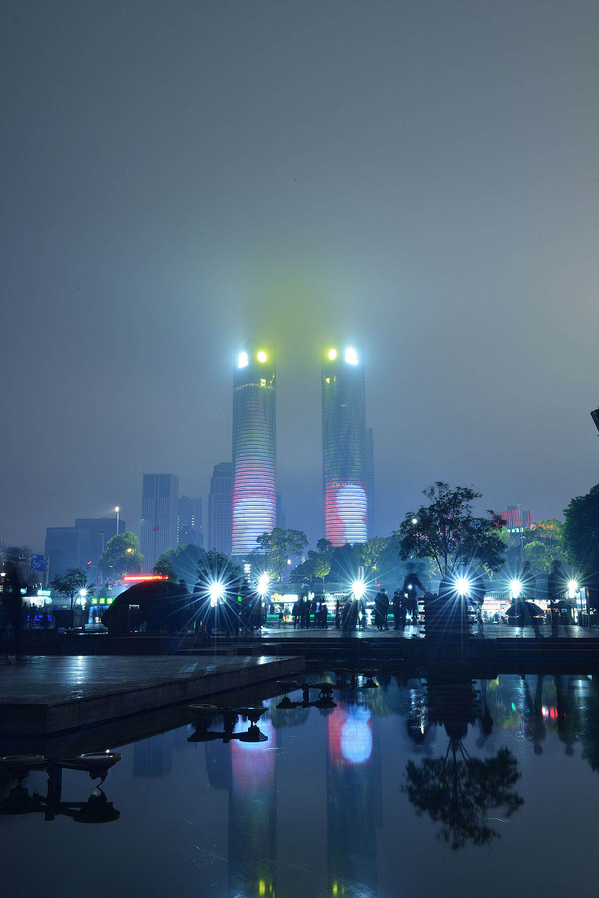 南昌之夜，流光溢彩下的現(xiàn)代詩篇